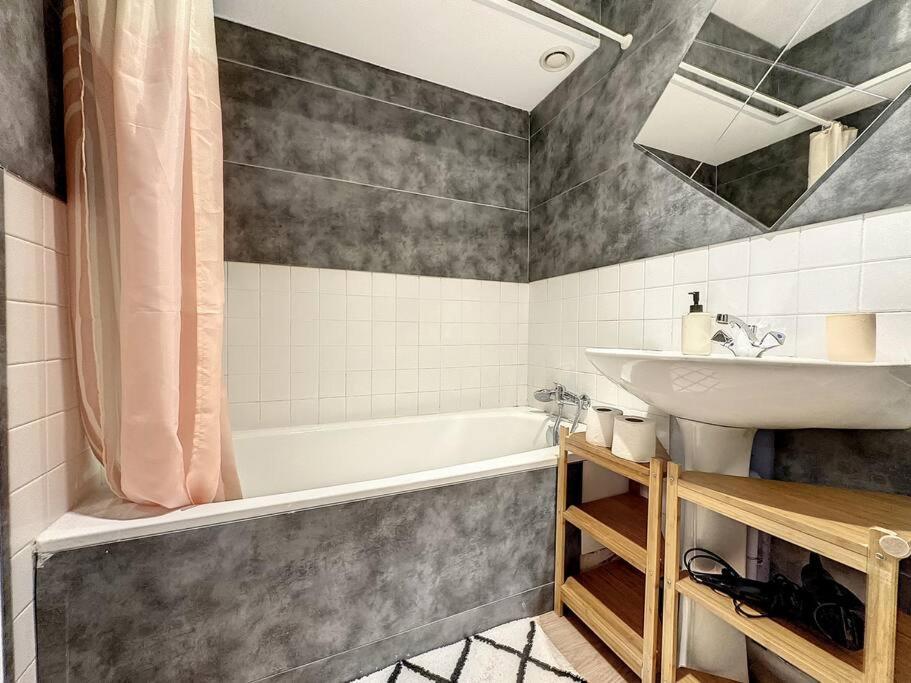 La Suite Duhamel - Au Pied De La Gare - Au Calme Ренн Екстер'єр фото